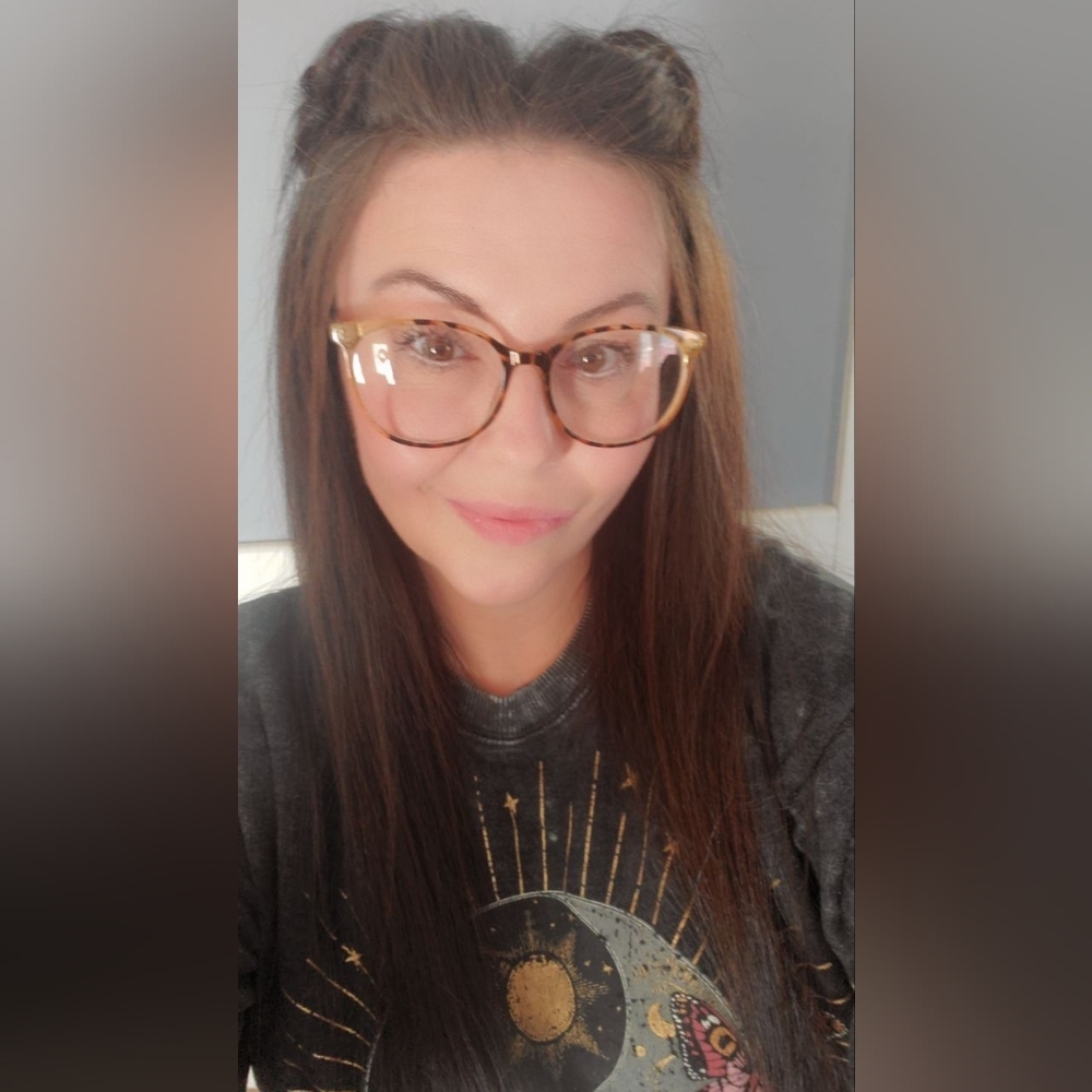 Meet your Posher, Crystal